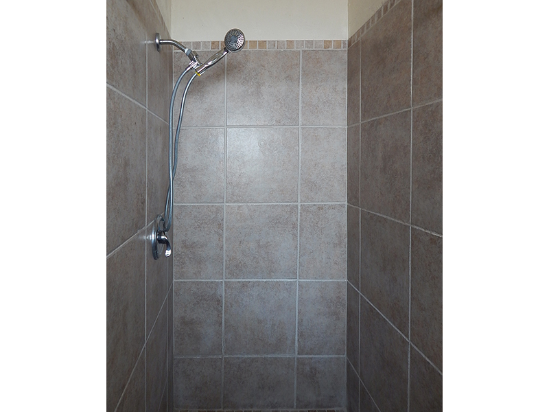 2nd Unit Newer Bath2