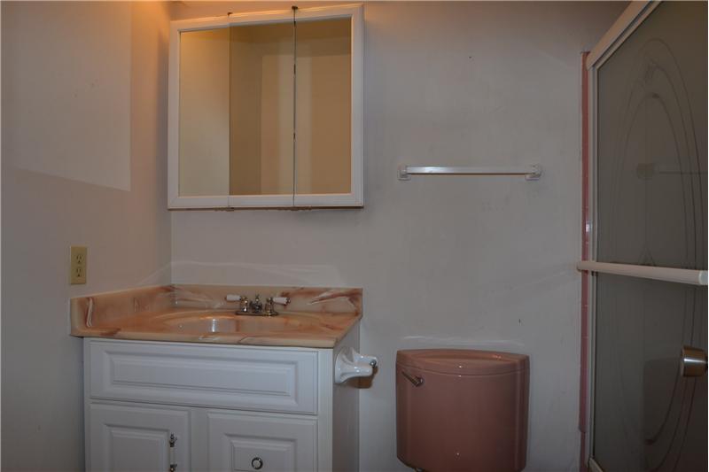 Upstairs Hallway Bathroom
