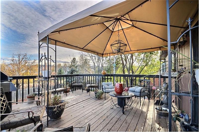 Spacious Deck -- canopy tent is included!