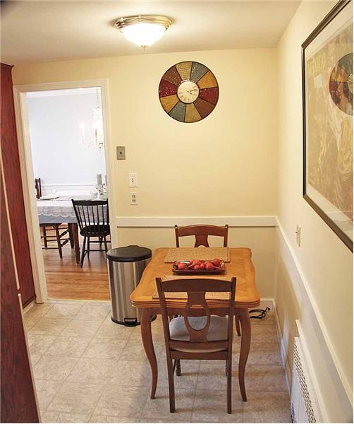 Kitchen eating area
