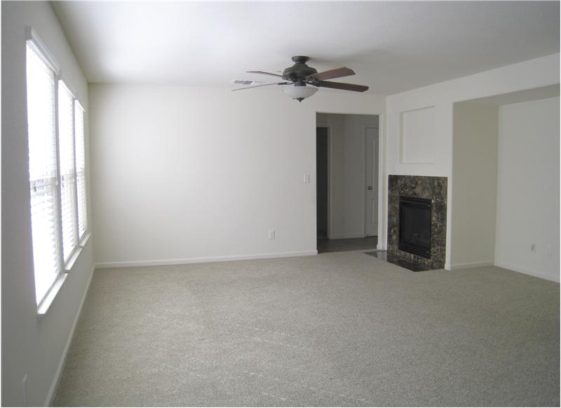 Family room w fireplace
