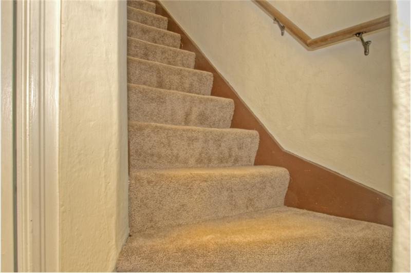 ...to the upstairs 2 bedrooms