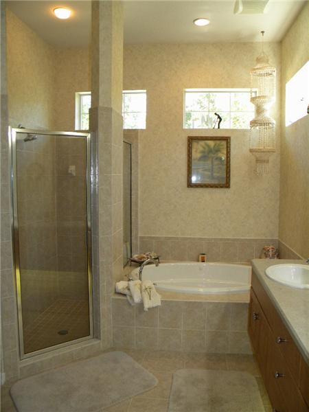 Jetted Tub & Glassed Shower