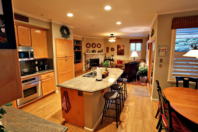 Enjoy the Open Kitchen/Family Room~