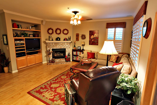 Family Room W/ Custom Designed Maple Entertainment Center & Surround Sound W/ Speakers~