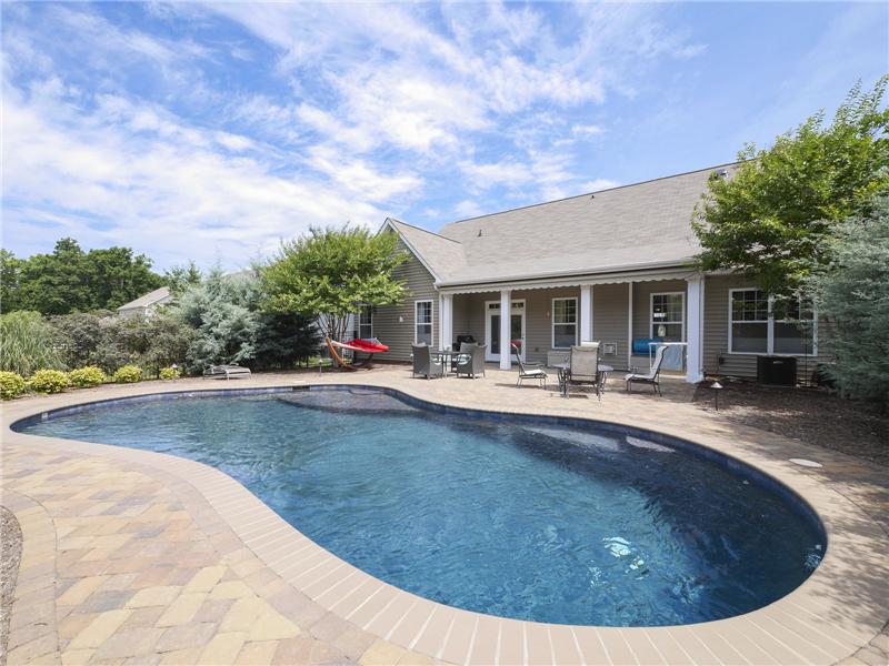 Sparkling custom salt water pool