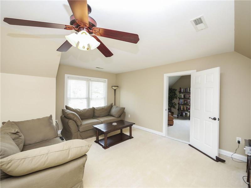 Huge bonus room or fifth bedroom