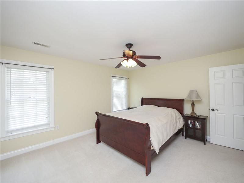 Large secondary bedroom