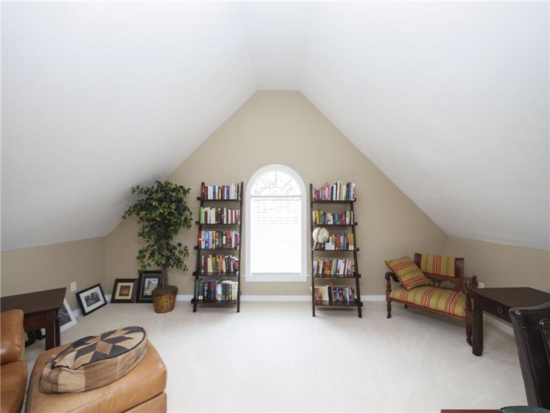 Extra space for office or playroom