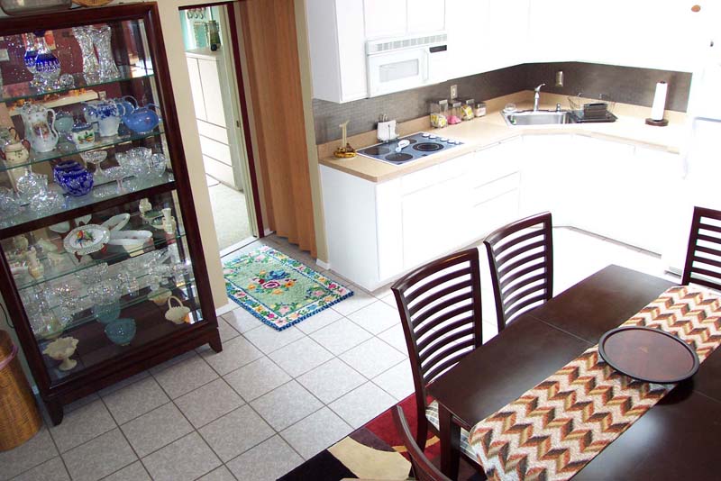 Apartment Eat-In-Kitchen