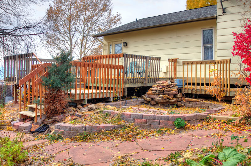 Backyard also has a dog run, a tree house, and double gate for RV parking!
