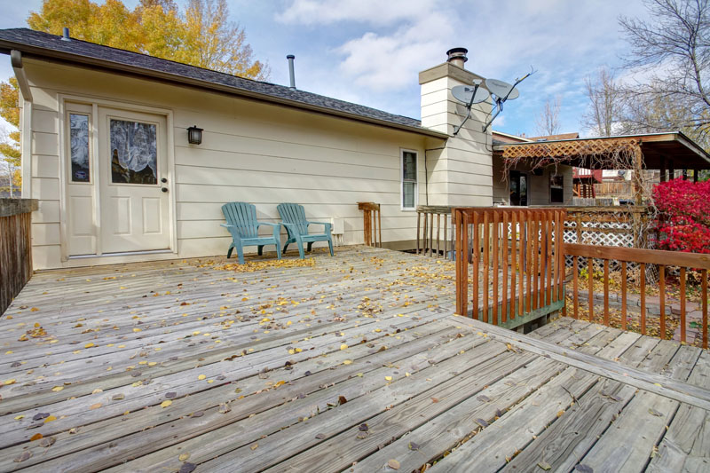 19x16 deck off of master bedroom 