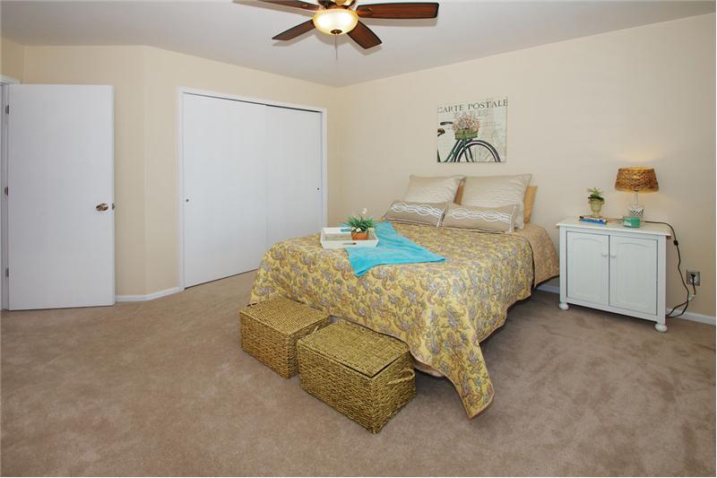 Large secondary bedroom