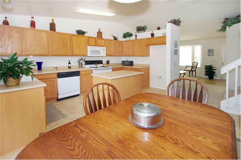 Eat-in kitchen