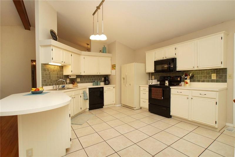 Lots of counter top space in kitchen