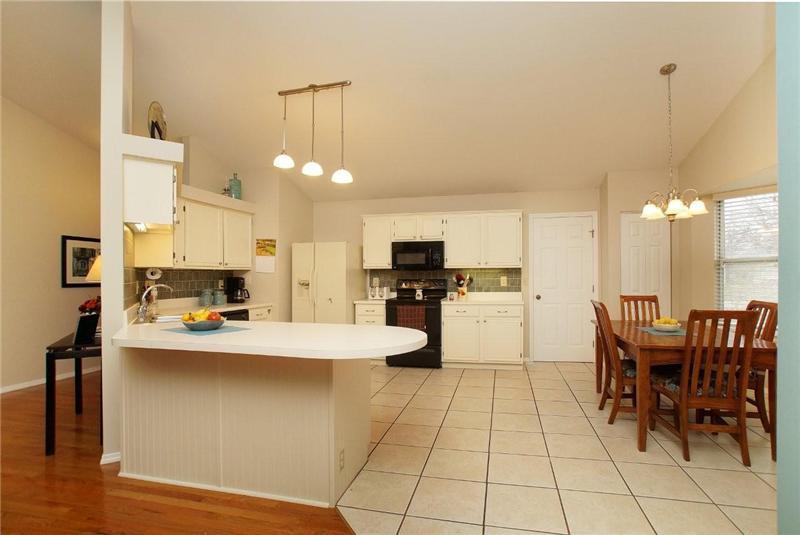 Open kitchen/dining area
