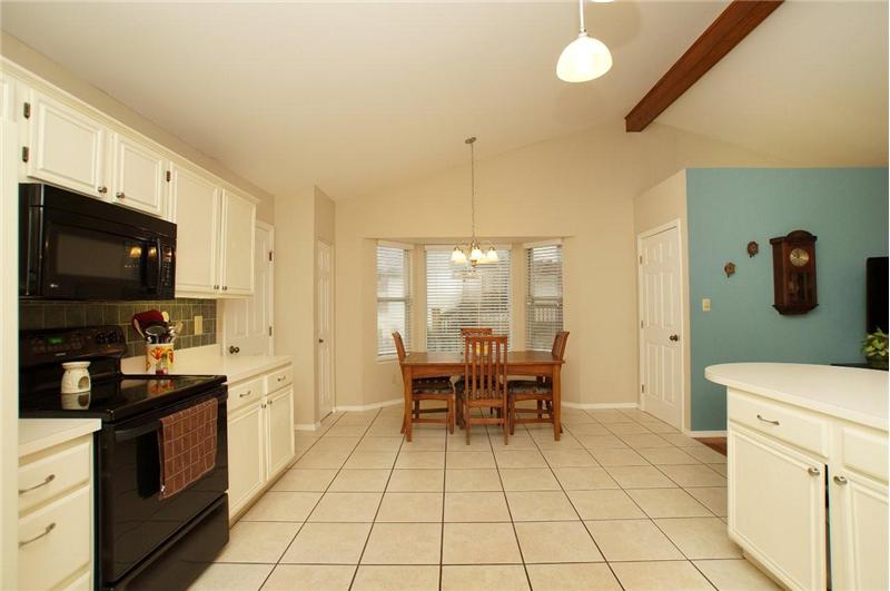Dining area with ceramic tile