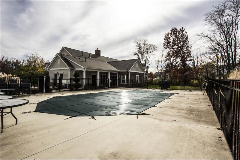 Clubhouse - Pool