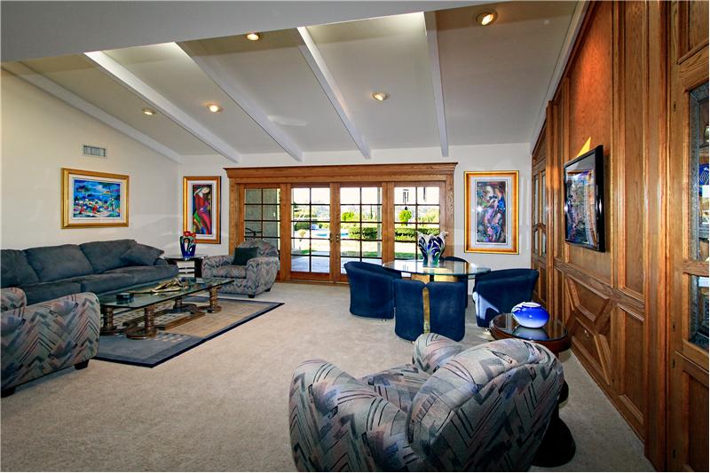 Living Room w/Valuted Ceilings