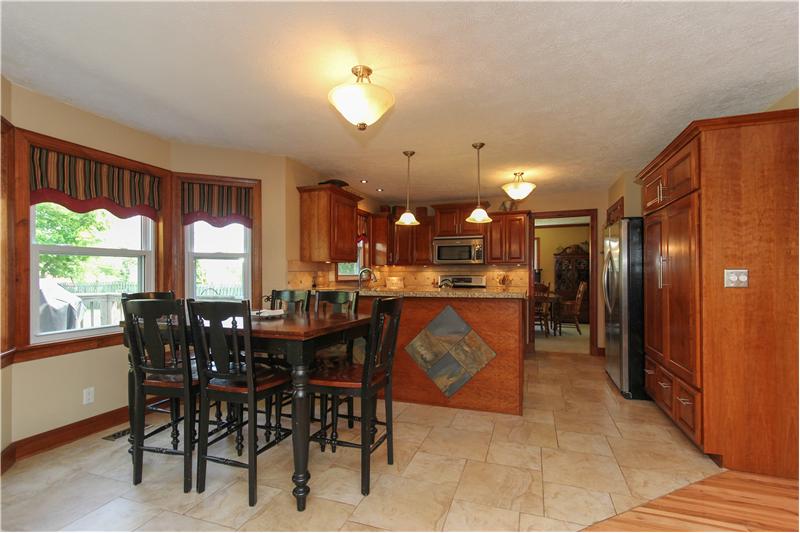 Kitchen w/gas oven/range.