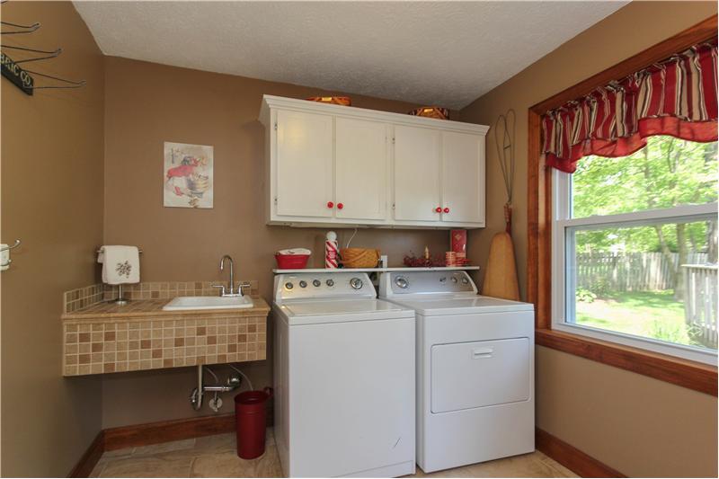 Laundry room w/utility sink.