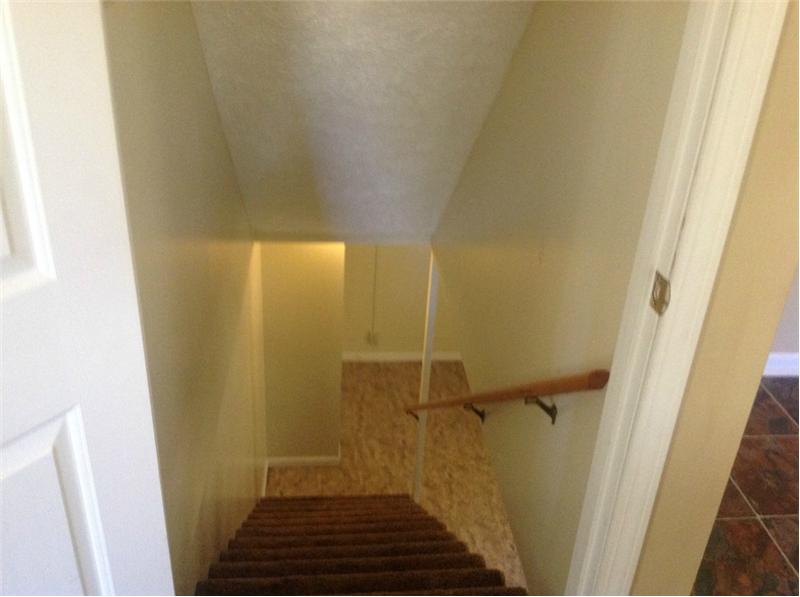 stairs to downstairs