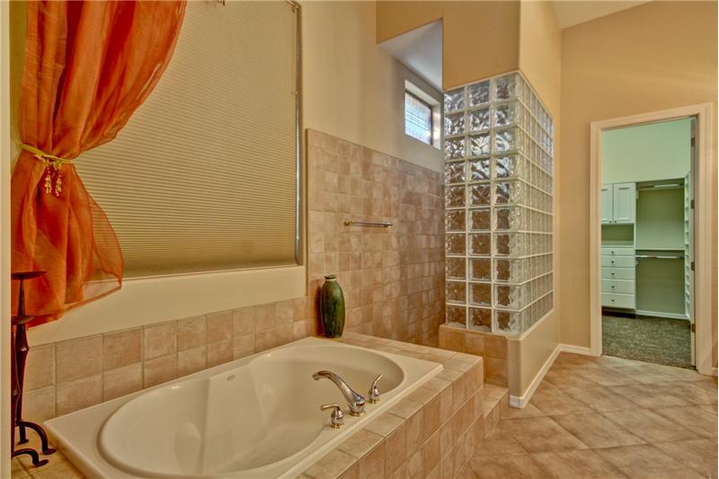 SOAKING TUB AND WALK-IN SHOWER