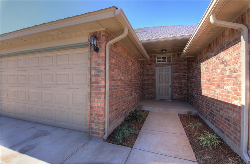 FRONT ENTRY CLOSE UP