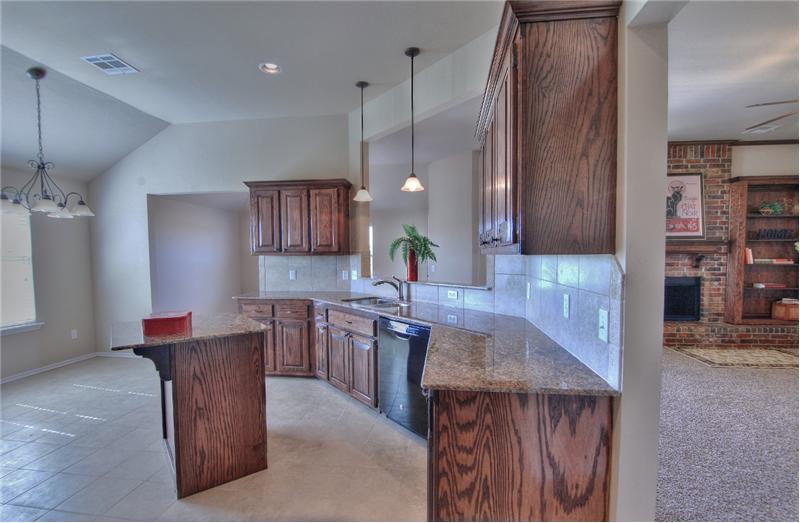 KITCHEN WITH GRANITE COUNTERTOPS 