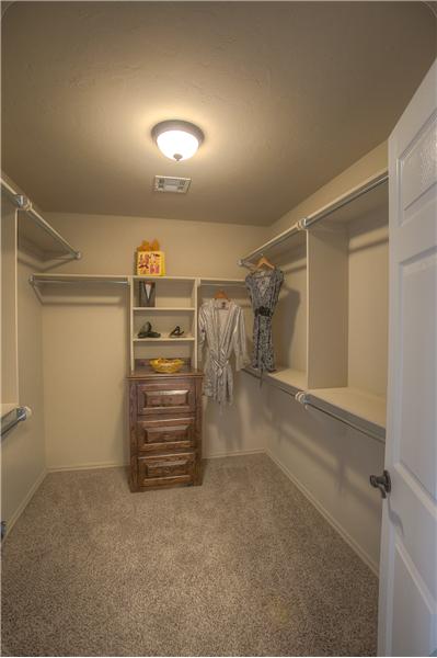 MASTER BEDROOM WALK IN CLOSET 