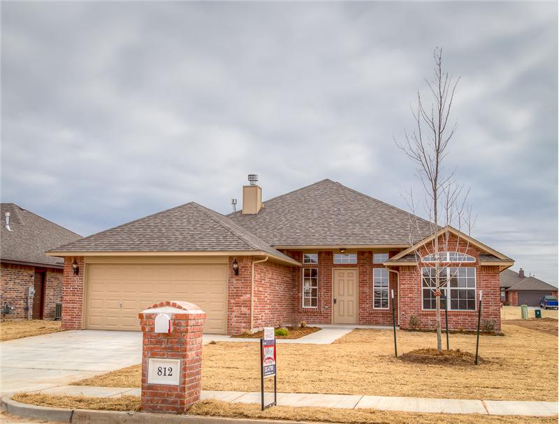 HOUSE FRONT WITH DOUBLE DRIVEWAY