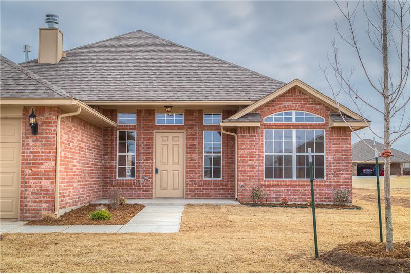 FRONT ENTRY CLOSE UP