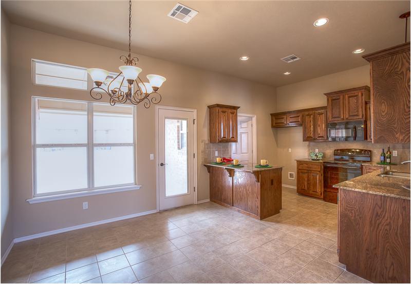 KITCHEN/DINING AREAS