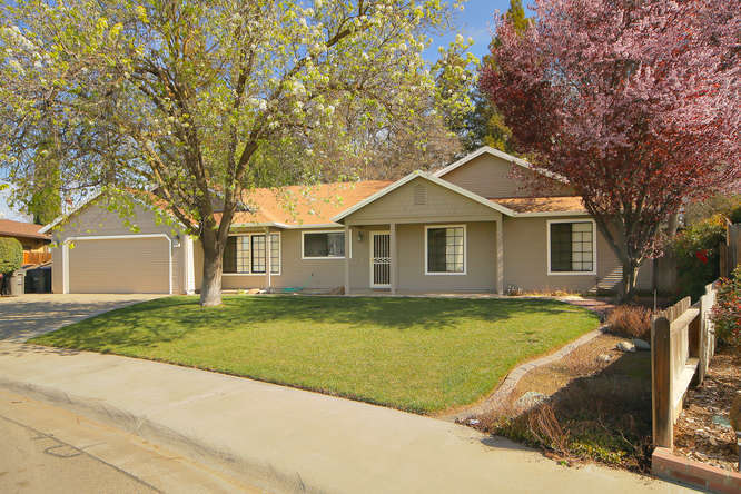 Pie shaped 1/4 Acre Lot