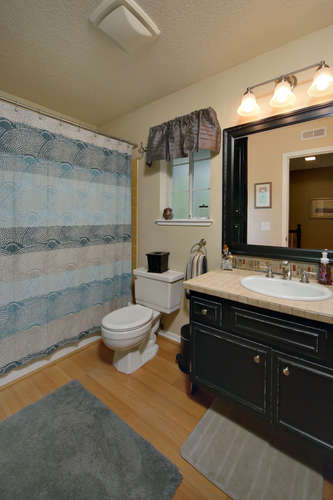 Upstairs Hall Bath with Shower Over Tub