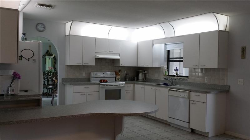 Large, spacious kitchen with eat-in bar