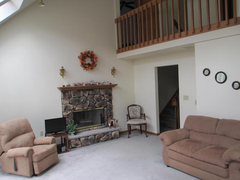 LIVING ROOM W FIREPLACE 