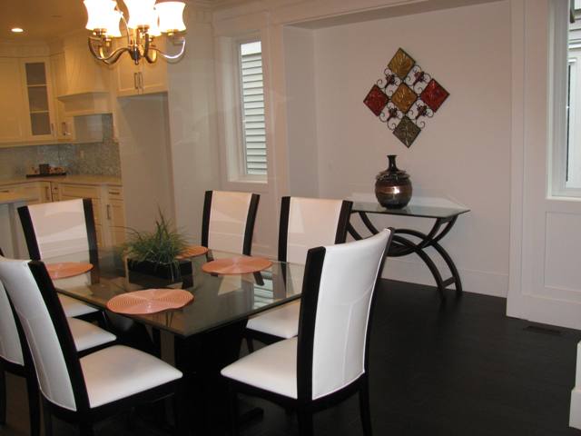 Dining area with alcove