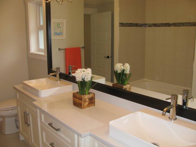 Jack and Jill 5 pc bathroom