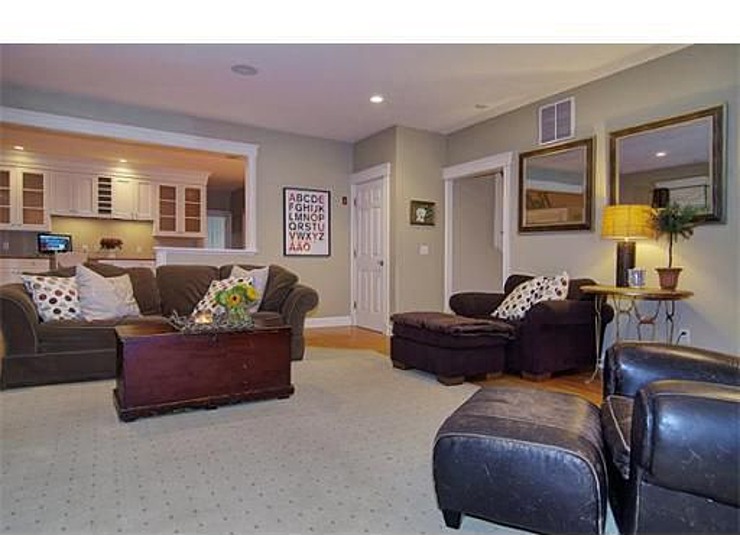 Property pictures of 21 Oxford St N, Auburn, MA 01501, USA Auburn, MA