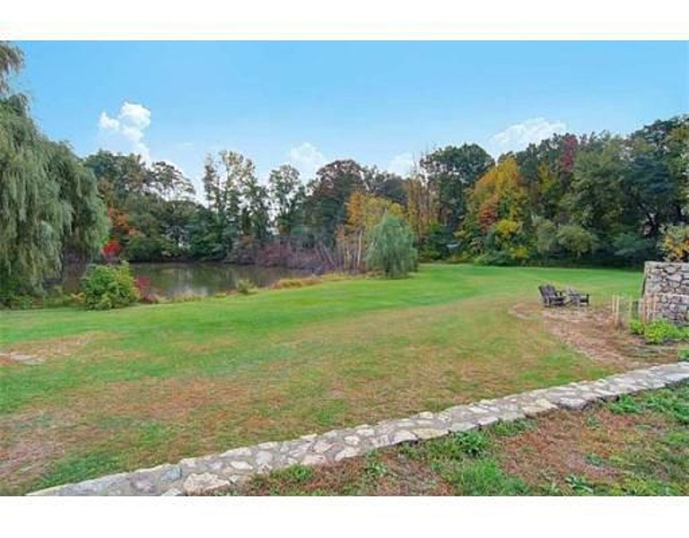 Property pictures of 21 Oxford St N, Auburn, MA 01501, USA Auburn, MA