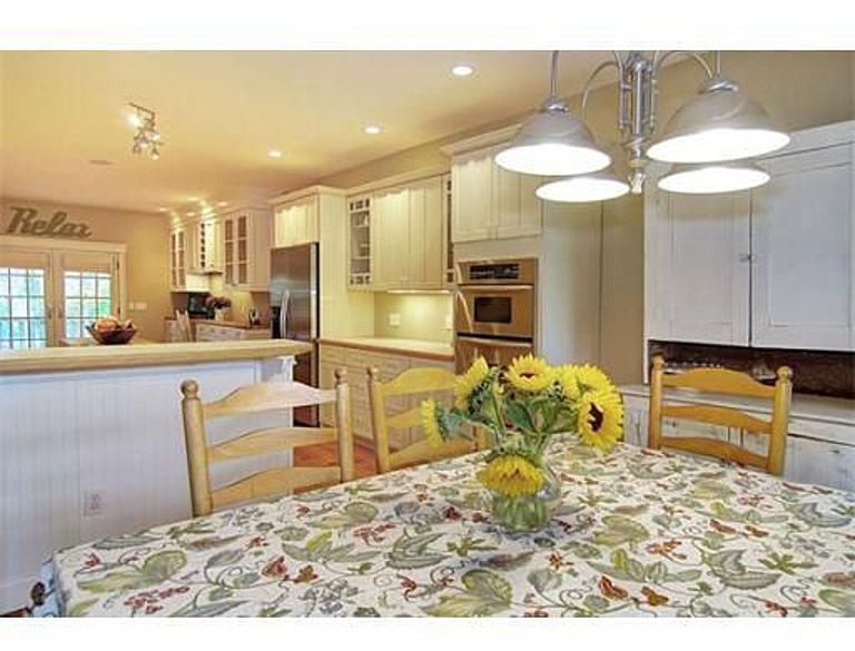 Property pictures of 21 Oxford St N, Auburn, MA 01501, USA Auburn, MA