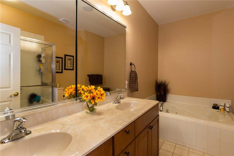 Owner’s Suite Bath-Whirlpool Tub (60