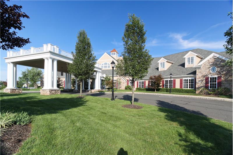 Tennis, Bocce Ball, Billiards Room, Ballroom, Putting Green, Fitness Center, Horseshoes, 2 Hot Tubs, Sauna, & Salon