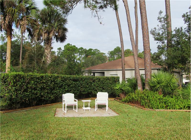 OUTDOOR LIVING
