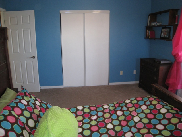 1st Bedroom - Double Closet