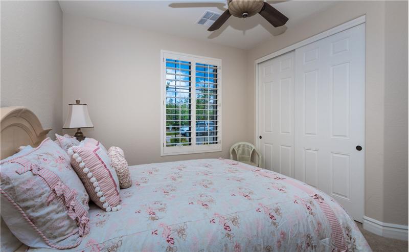 Guest Bedroom 1 pic 2