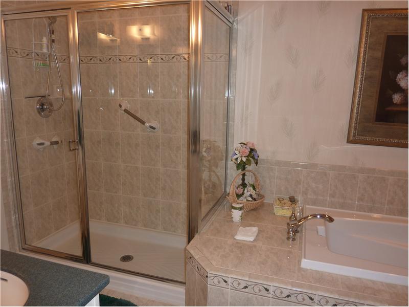 Maser Bath with Separate Shower